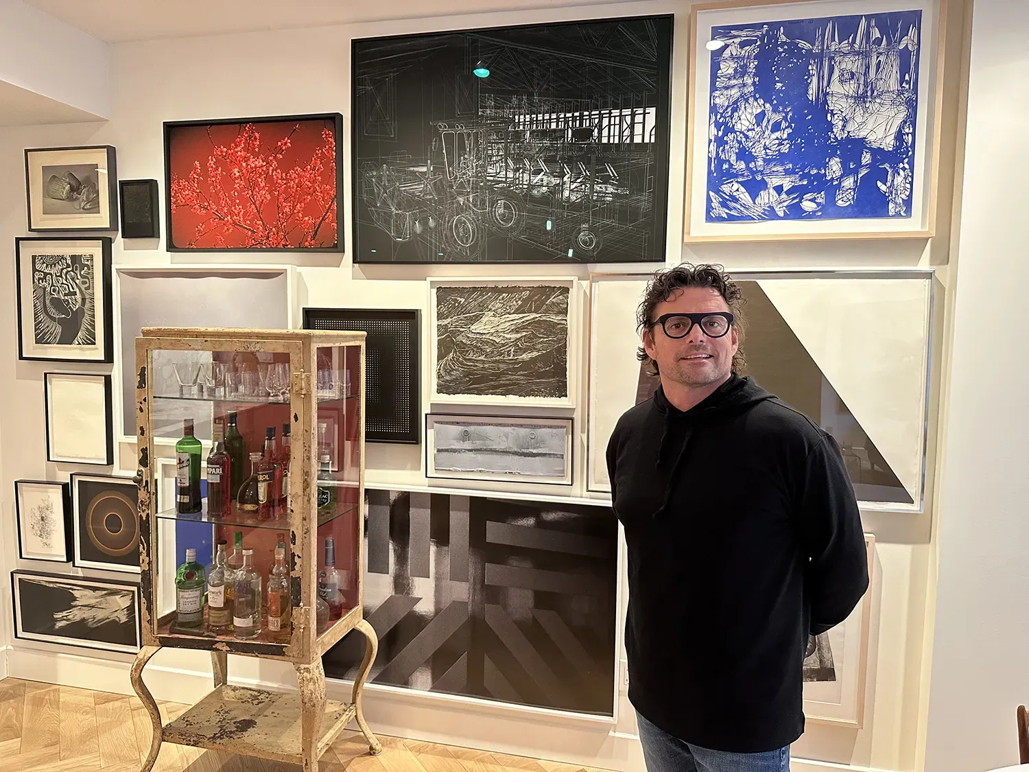 Martin Boily-Côté devant sa collection